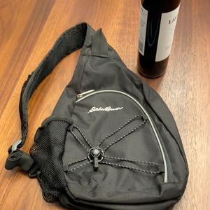 Small Eddie Bauer sling bag -used